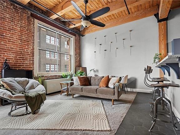 Foto del edificio - 308 W 8th St