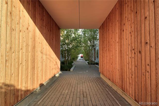 Building Photo - 2026 W 33rd Ave
