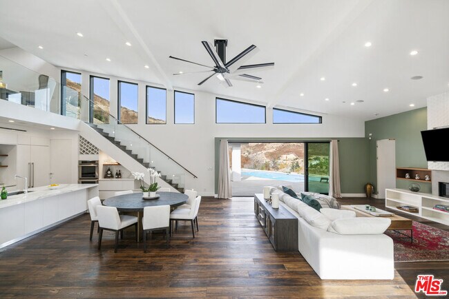 Foto del edificio - 31830 Lobo Canyon Rd
