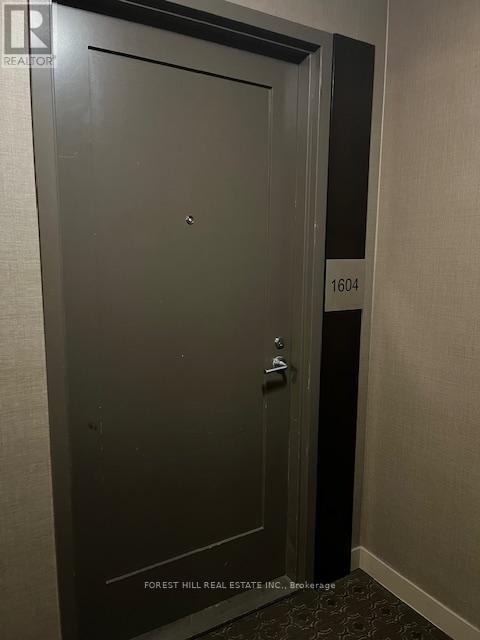 Building Photo - 320 Tweedsmuir Ave