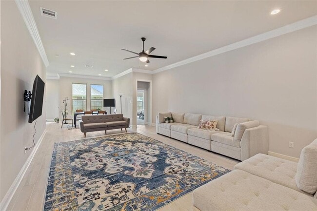 Building Photo - 4479 Lakes Edge Dr