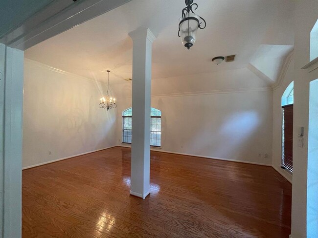 Building Photo - 10608 Melcher Ct