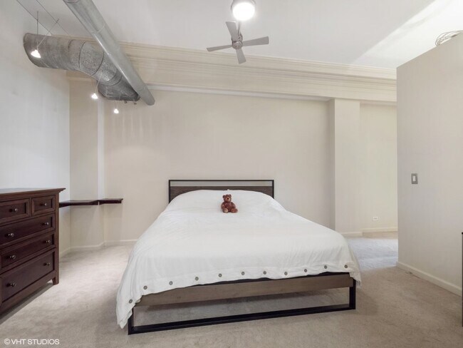 Dormitorio - 3323 N Paulina St