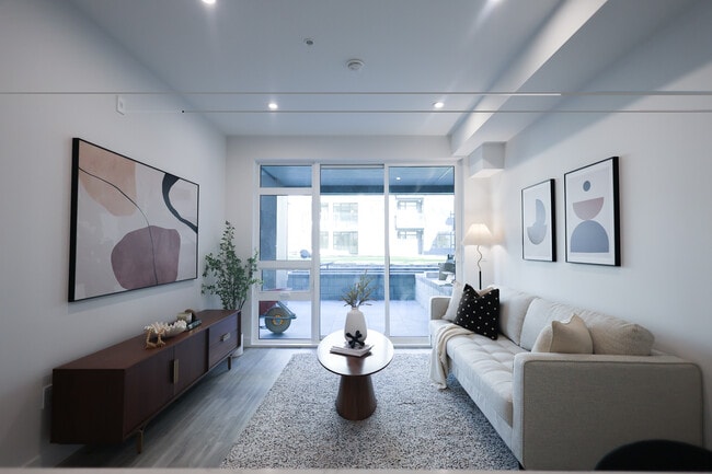 Building Photo - Cloveris