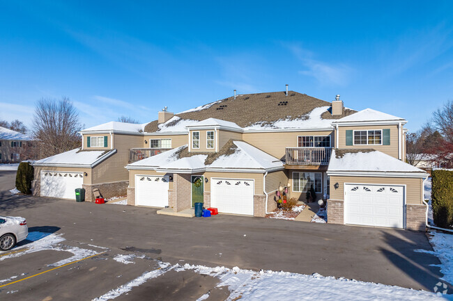 Building Photo - Evergreen Townhomes South