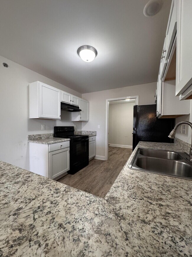 Foto del edificio - New Reduced Rental Rate!!!