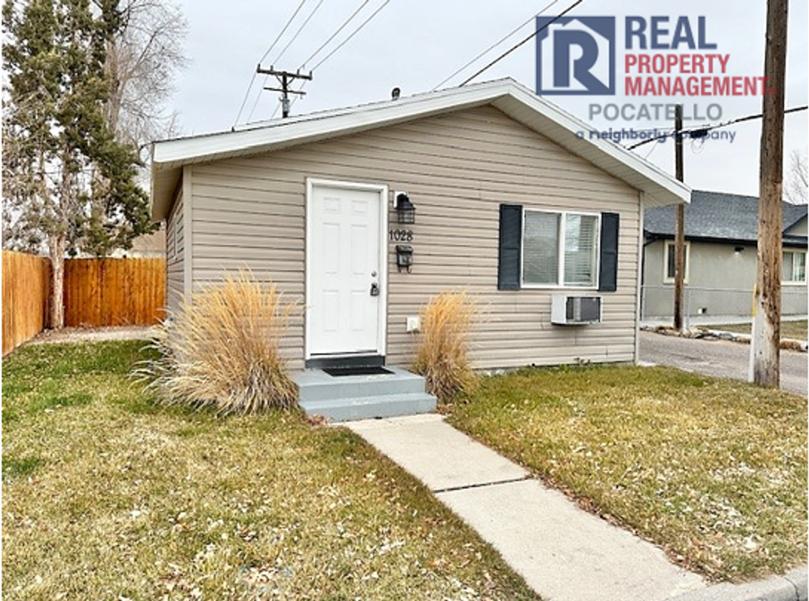 Primary Photo - 1 bed 1 bath single family home - small do...