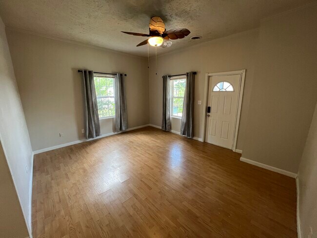 Foto del edificio - 503 E Market St