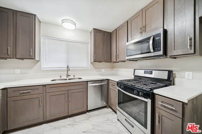 Foto del edificio - 3652 Carmona Ave