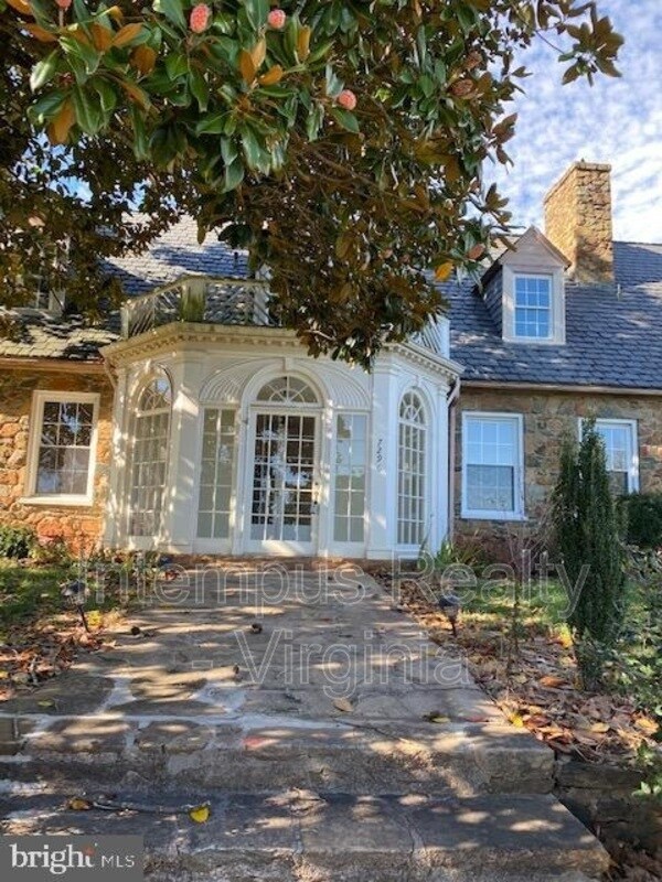 Foto del edificio - 7296 Fenton Farm Ln