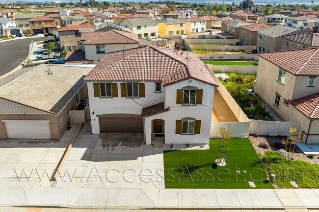 Building Photo - Spacious 5 Bed/3 Bath Home Near Military I...