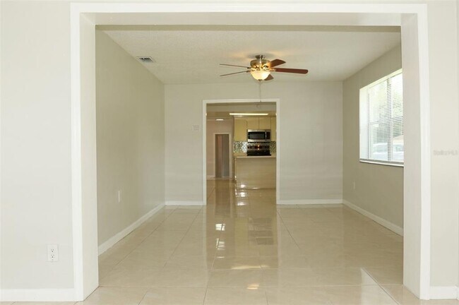 Foto del edificio - 2431 S Brown Ave