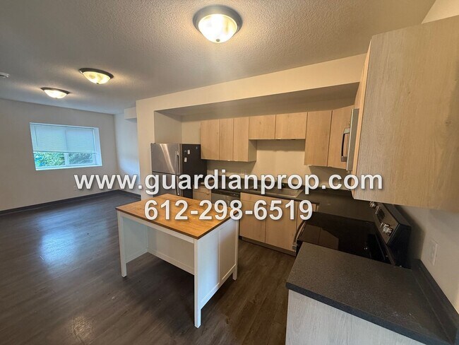 Foto del edificio - 7555 Cloman Way E