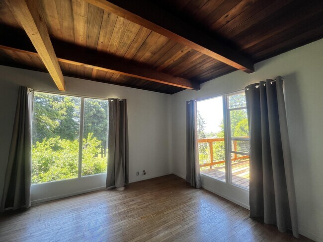 Building Photo - 39 E 15th St