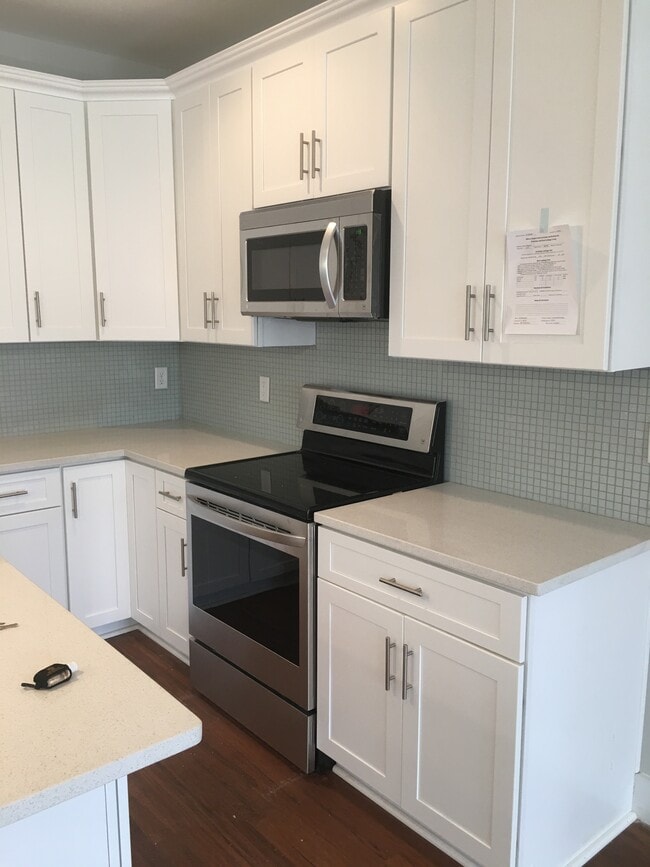 Kitchen - 1921 Delta Ave