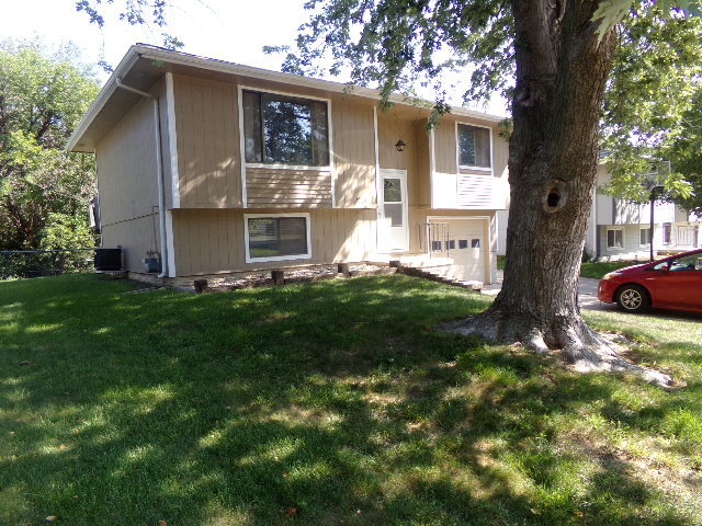 Foto principal - Very Nice 3BR Split Foyer off 1st and Corn...