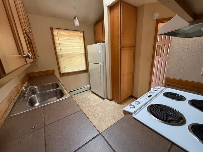 Building Photo - 3131 Bell Dr