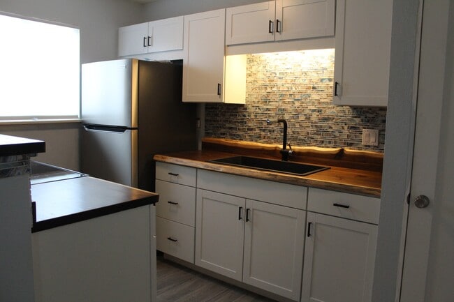 Foto del edificio - 1322 E 7th St