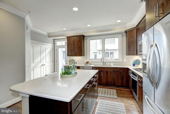 Foto del edificio - 807 Parker Gray School Way