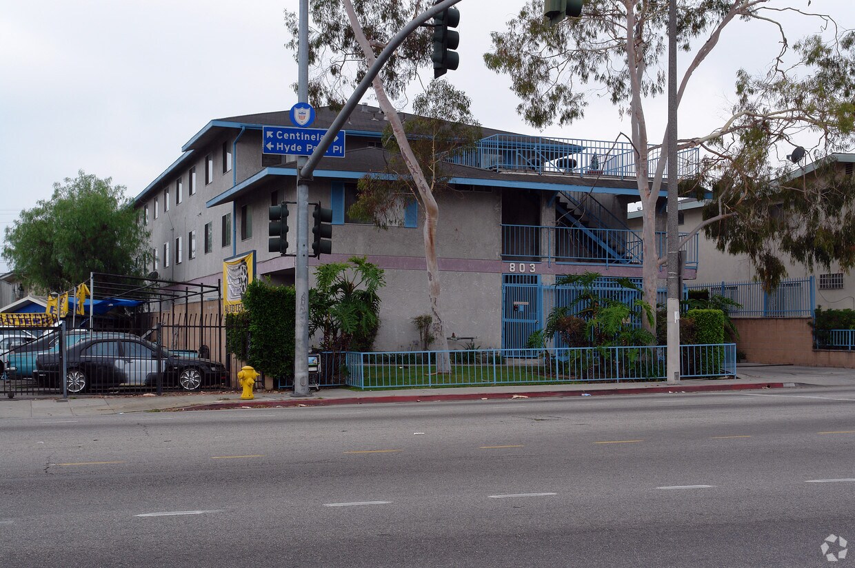 Foto del edificio - 803 Centinela Ave