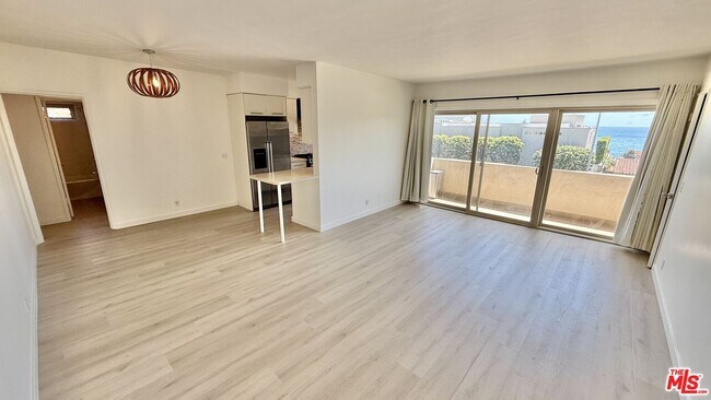 Foto del edificio - 22351 Pacific Coast Hwy