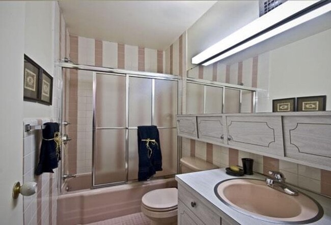 Building Photo - Spacious 1 bedroom