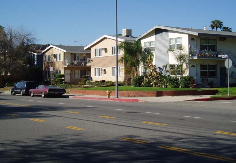 Foto del edificio - 4965-4971 Kester Ave