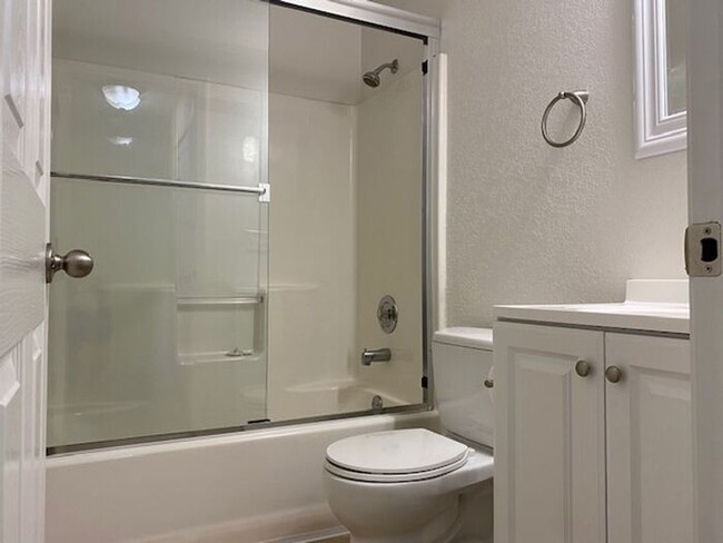 Building Photo - 2 bedroom home in Everett Near Recreation ...