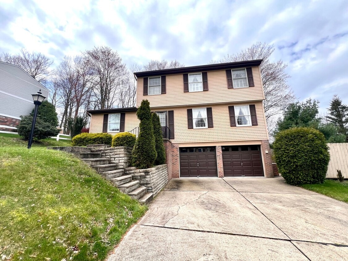 Primary Photo - Beautiful Home - 3 Bedroom 2.5 Bathroom - ...