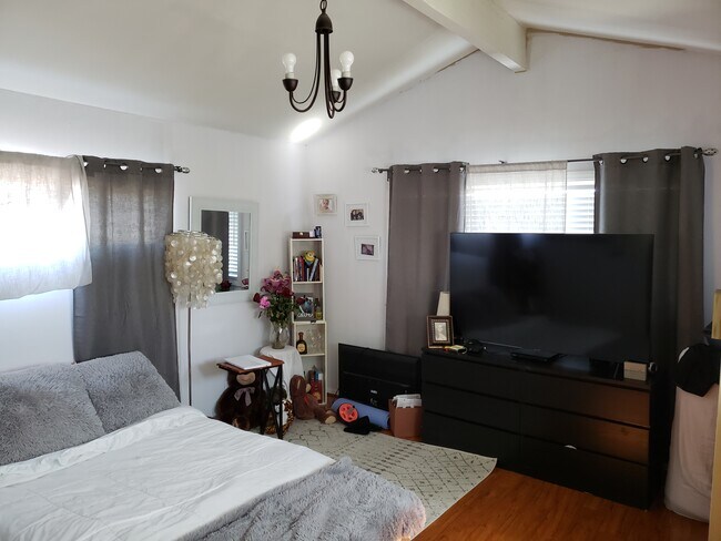 Foto del edificio - 16020 Firmona Ave
