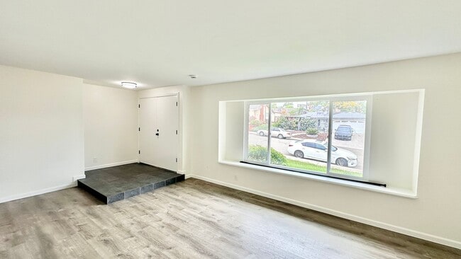 Foto del edificio - Beautifully Remodeled Single Story just of...