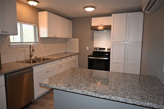 Foto del edificio - 510 Glen Cove Blvd