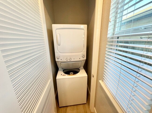Foto del edificio - Charming 1-bedroom 1-bathroom in-law unit