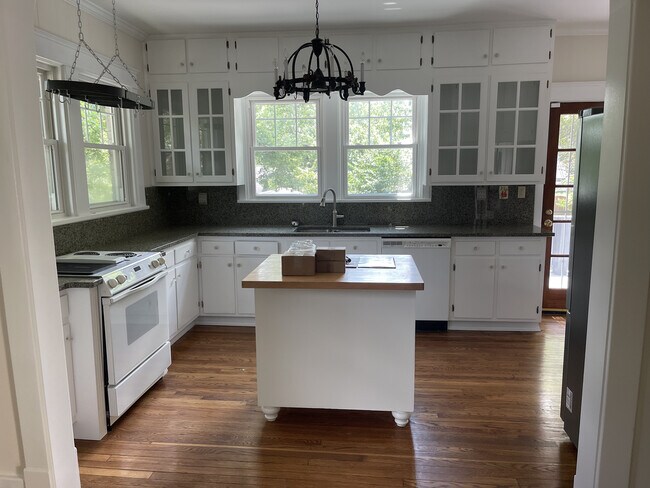 Foto del edificio - 2511 Essex Pl