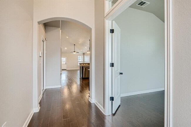Building Photo - 137 Briar Park Dr
