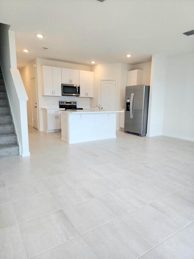 Building Photo - 629 Salisbury Cir