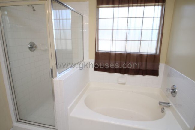 Building Photo - 4027 Cambridge Dr