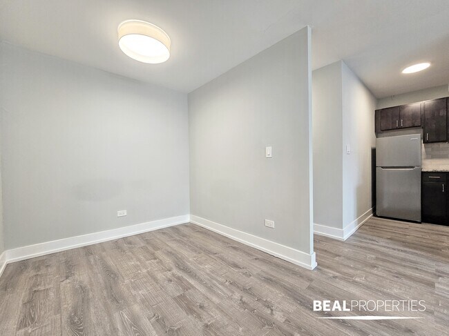 Foto del edificio - 445 W Barry Ave