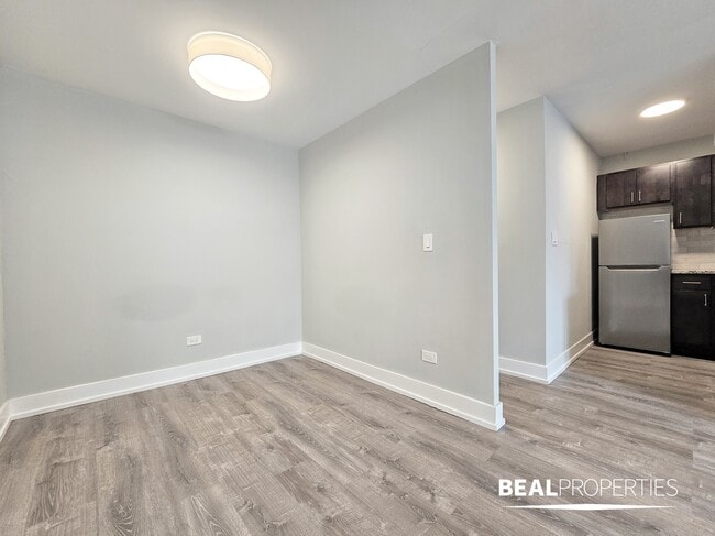 Photo - 445 W Barry Ave Apartment