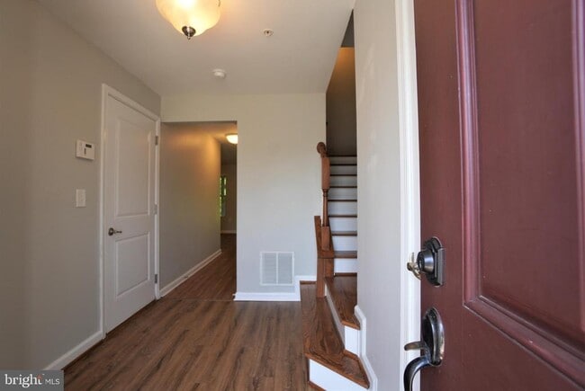 Building Photo - 900 Susan Cir