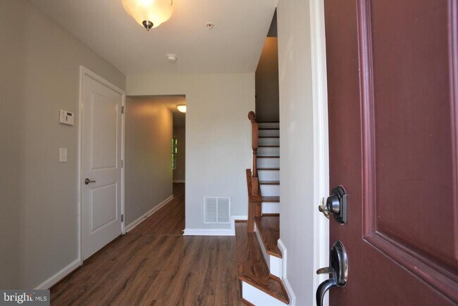 Foto del edificio - 900 Susan Cir