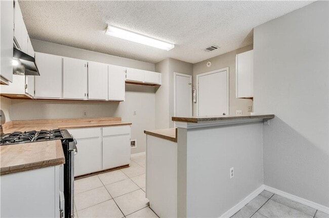 Building Photo - Cozy Single-Story 3 Bed, 2 Bath Home Near South Congress