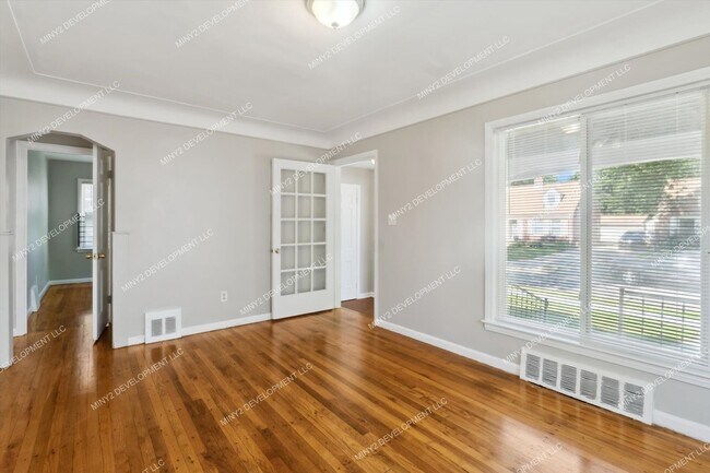 Foto del edificio - Charming Westside 3-Bedroom Brick Bungalow...
