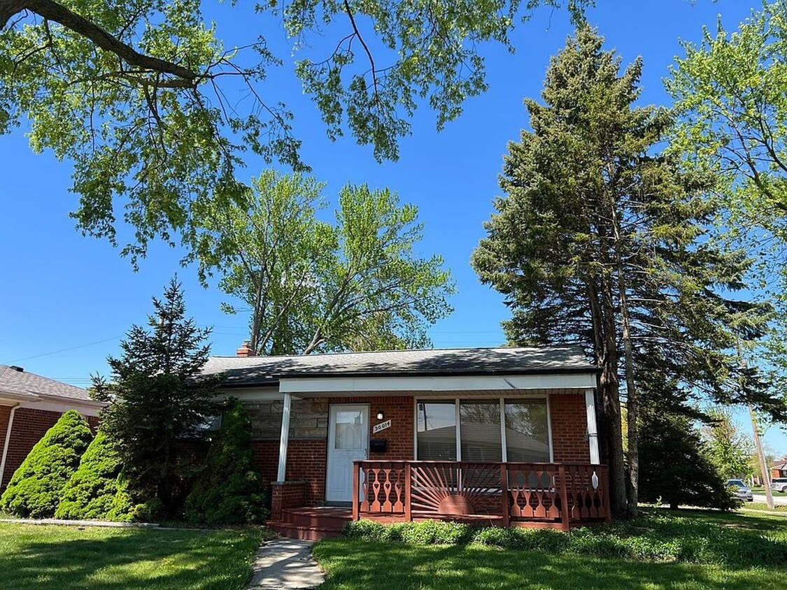 Primary Photo - 30014 Lonnie Dr