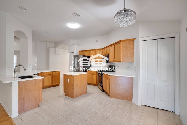 Foto del edificio - 14950 Hidden Oaks Cir