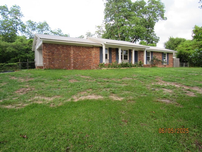 Building Photo - 2215 Macy Ave