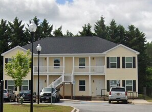 Building Photo - 200 Walnut Hill Dr