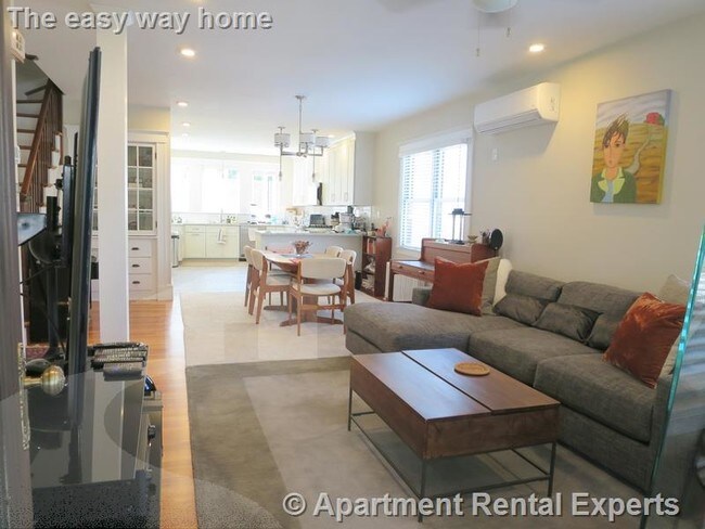 Building Photo - 17 Dickson St