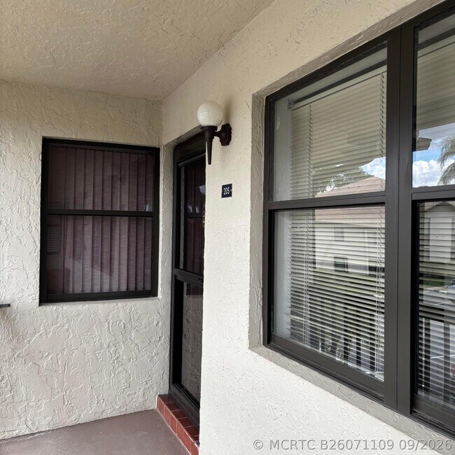 Foto del edificio - 7641 Tahiti Ln