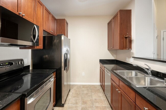 Building Photo - Top Floor 2BR/2B Condo w/Breathtaking View...